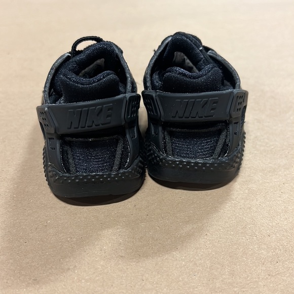 Nike / infant / sneakers / black / size 4c - Picture 5 of 5